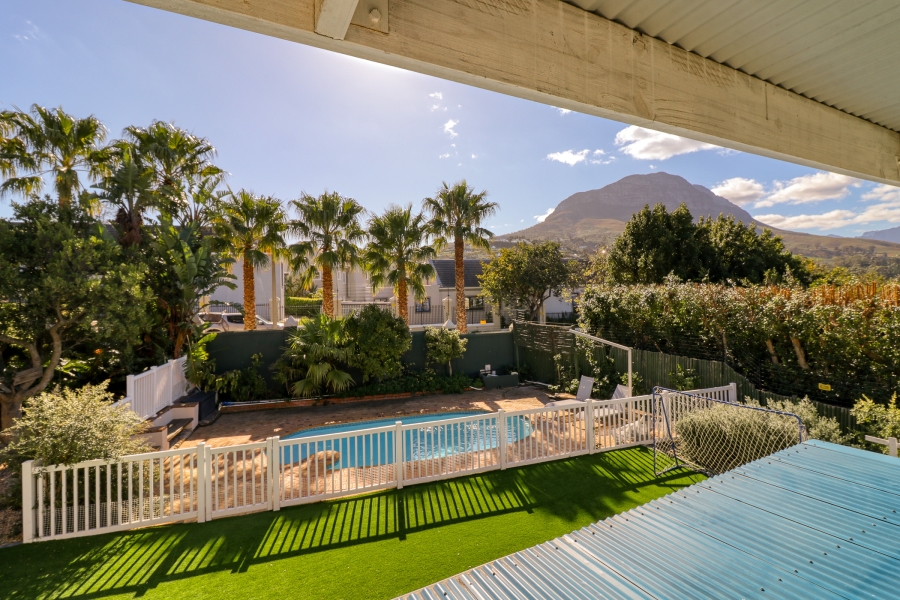 6 Bedroom Property for Sale in La Concorde Western Cape